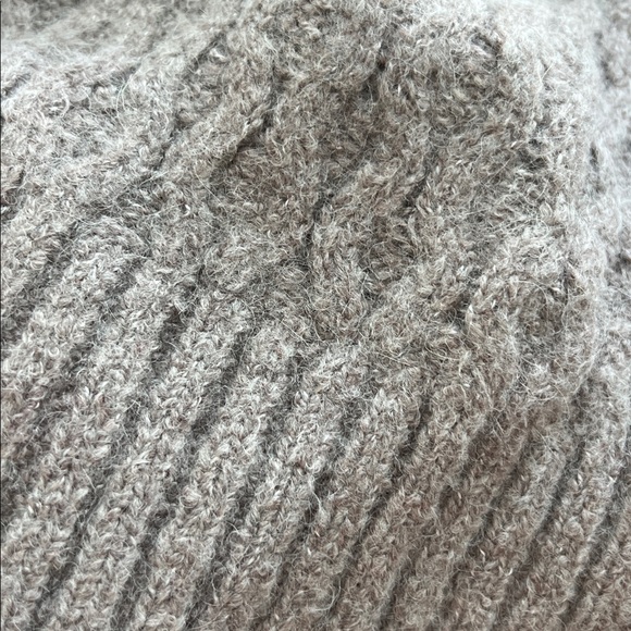 dh NEW YORK super Cozy Sweater - Picture 6 of 7